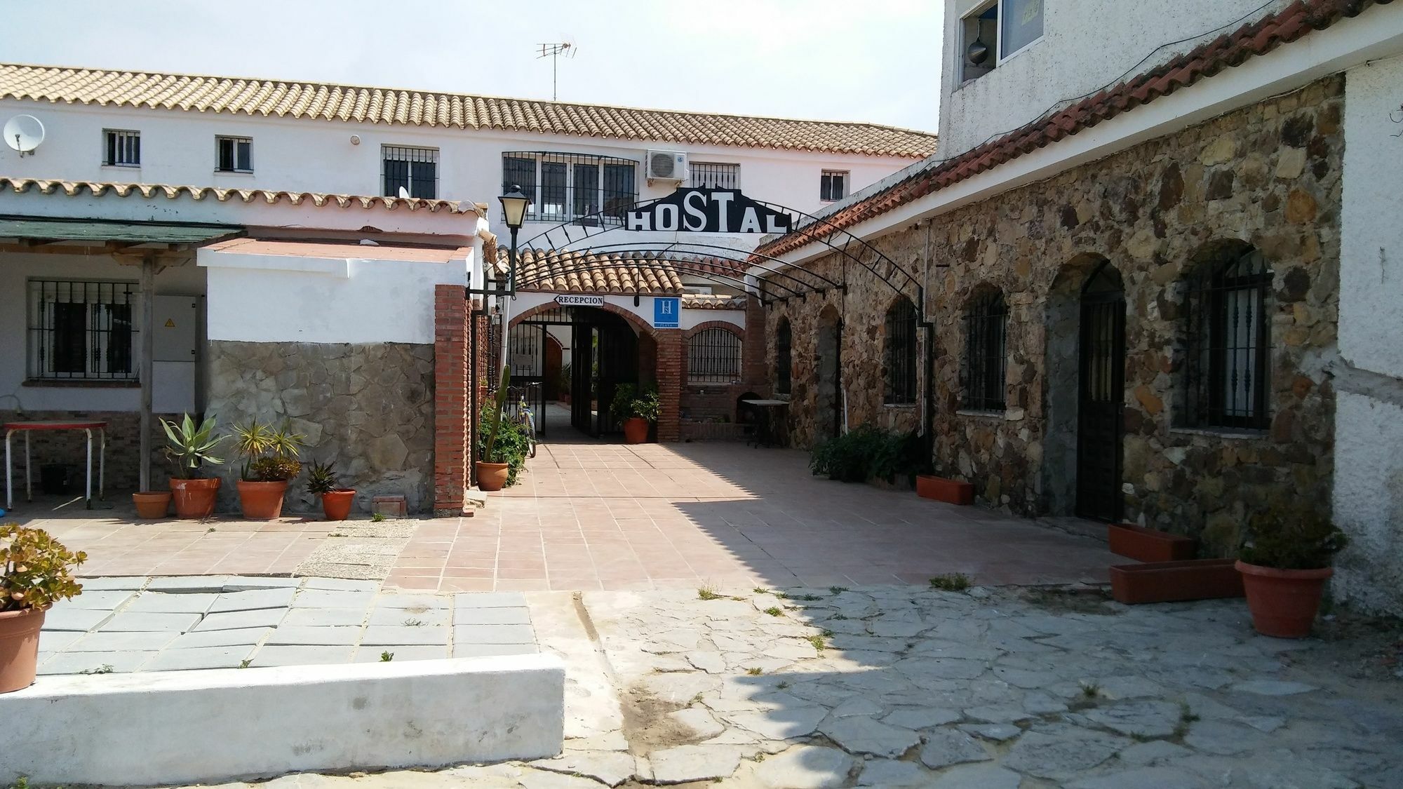 Hostal Mini Golf ลอสกาญอสเดเมกา ภายนอก รูปภาพ