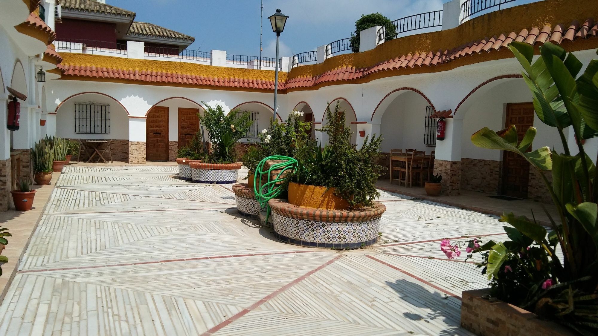 Hostal Mini Golf ลอสกาญอสเดเมกา ภายนอก รูปภาพ